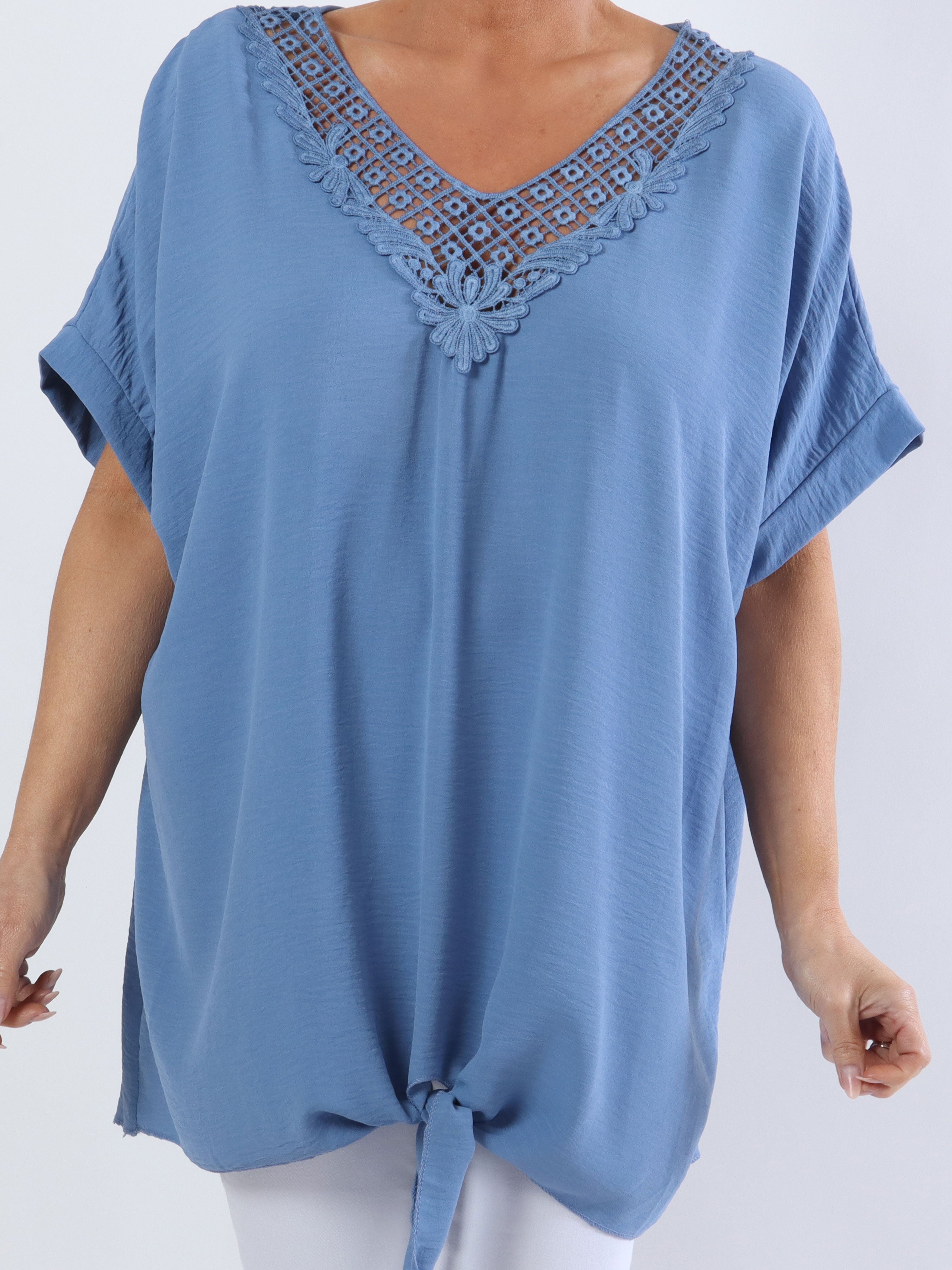 Lilly - Vacker plus size tunika med unik halsringning